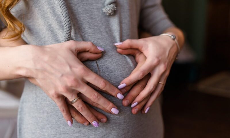 Bezpieczeństwo manicure hybrydowego podczas ciąży